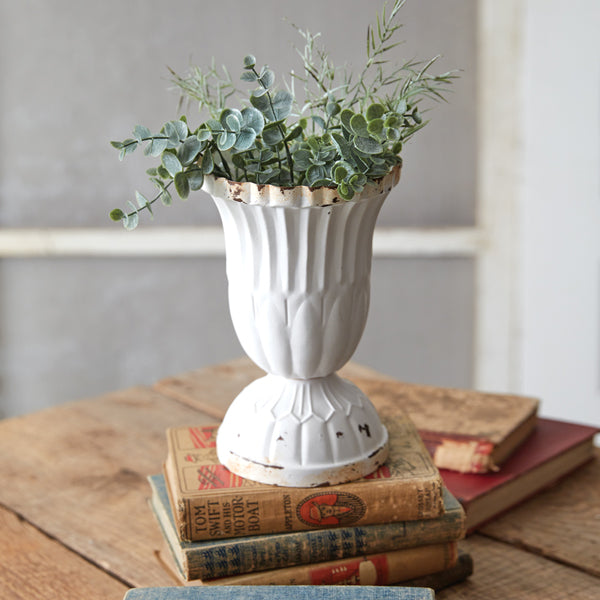 SMALL SCALLOPED VASE