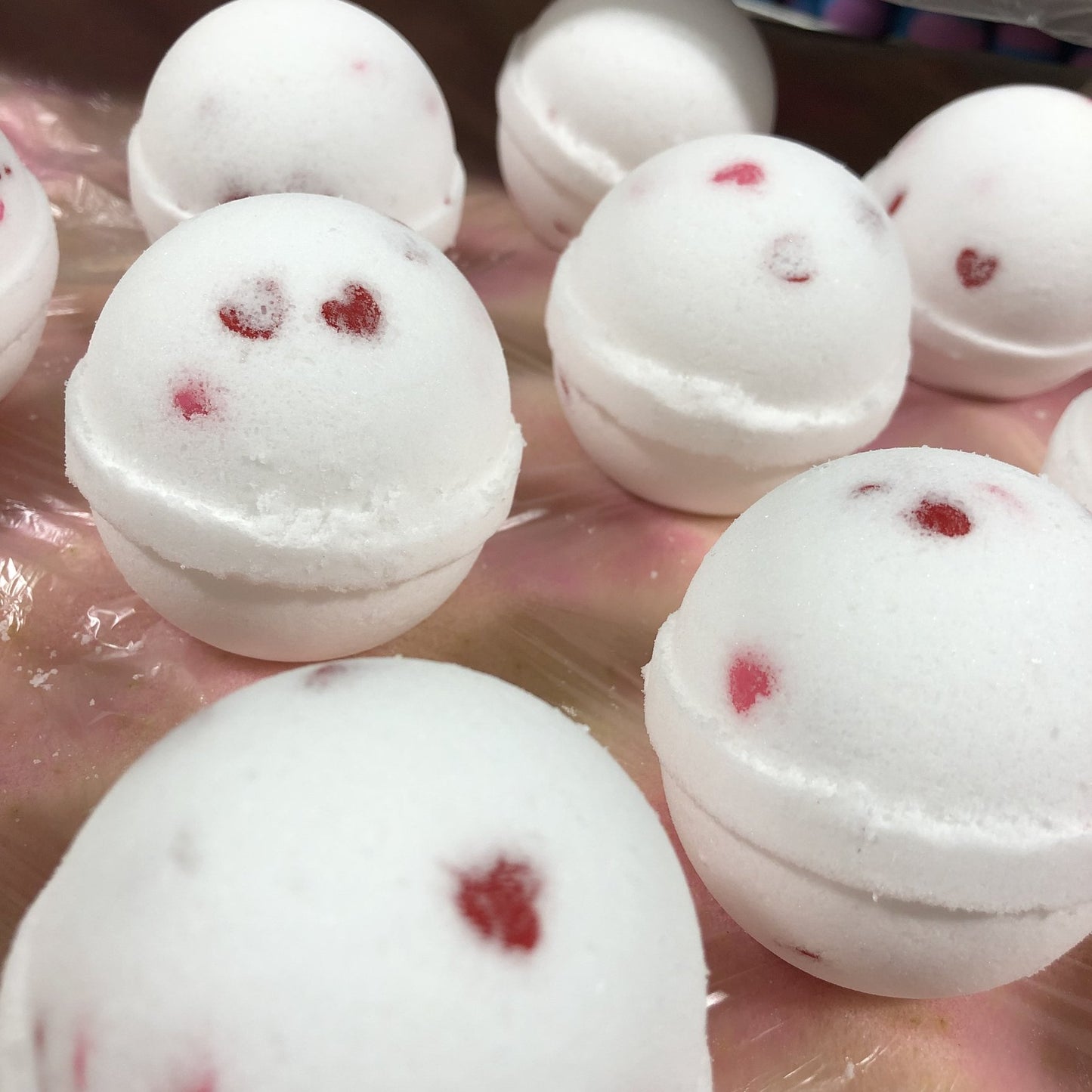 CONFETTI HEART BATH BOMB