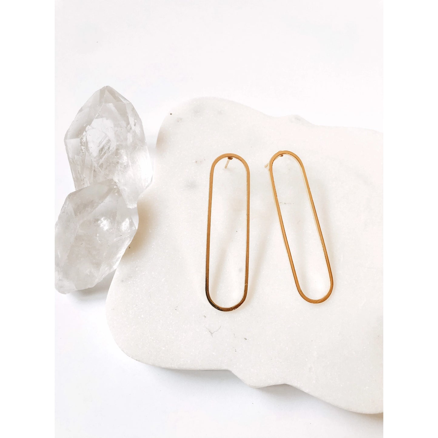 MINIMAL OVAL HOOP STUD EARRING