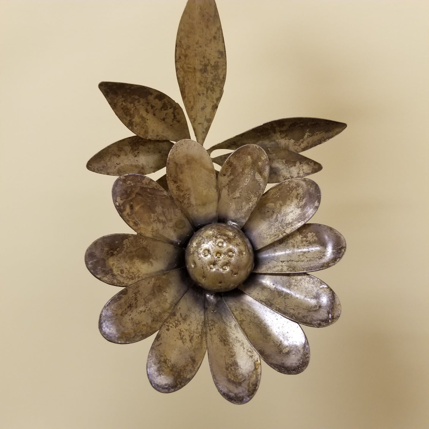 METAL FLOWER ORNAMENT